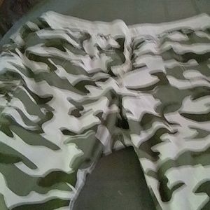 Camo cargo capris